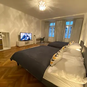 Spacious On Wenceslas Square Appartement